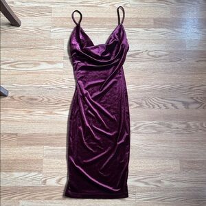 Windsor- Elegant Burgundy Velvet Mini Dress